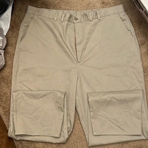 Haggar Clothing Co men’s khaki pants
